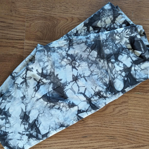 Lululemon black and white marble pattern leggings size 2 - Picture 1 of 4